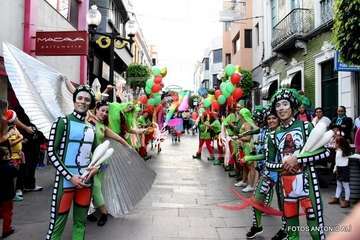 Papá Noel recibe el cariño de cientos de niños de Telde (Foto Antonio Alí y TA)